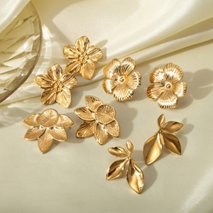 Pendientes de Moda al por Mayor, Resistentes al Agua, Chapados en Oro de 18k, de Acero Inoxidable, con Diseño de Flores, Hojas y Pétalos, para Mujer - Product Image 3