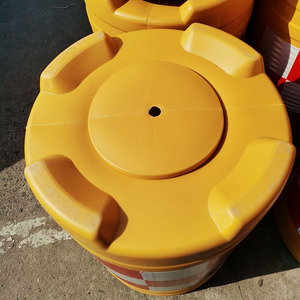 Barrière de sécurité routière en plastique réfléchissant jaune 50x70, type bouche, remplissable d'eau, poteau de signalisation de haute intensité prismatique - Product Image 3