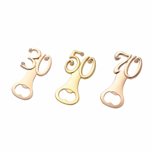 Apribottiglie Personalizzato con Numeri 50 e <span class=keywords><strong>Nome</strong></span> Inciso per Compleanno, Matrimonio, Anniversario, Souvenir in Confezione Regalo, Apribottiglie in Metallo - Product Image 4