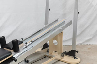 Planche de saut et d'étirement en aluminium avec plateau en érable durable pour le yoga, le Pilates, les exercices corporels en studio, et les reformers de Pilates