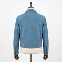 Blusón de Mujer en Gamuza Azul Acero, Cuello Camisero, Bolsillos con Doble Solapa, Botón Único, Corto, Ecológico, Antiarrugas, Otoño