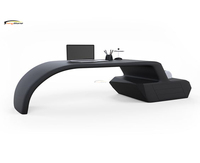Bureau de bureau en surface solide avec design de cloison en forme de S à l'avant