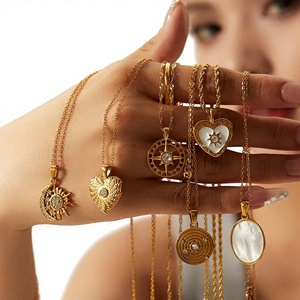 Collana Sportiva da Donna Placcata Oro in Acciaio Inossidabile, Esclusiva e Selezionata con Cura, Gioielli di Alta Gamma per l'Esportazione - Product Image 1