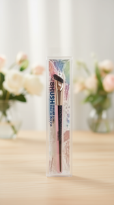 Brocha de maquillaje Shush con punta angular para difuminar y realzar el contorno del rostro con cerdas suaves - Product Image 2