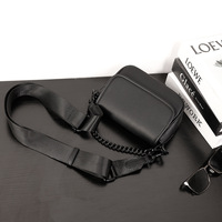 Tas Selempang Pria Minimalis Rantai Logam Chic PU Custom Logo OEM ODM Pabrik, Tas Bahu Messenger Flap untuk Penggunaan Sehari-hari