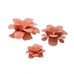 Bougeoir chauffe-plat en fer de conception florale Bougeoir de taille et de forme personnalisées pour accessoires de mariage - Product Image 1