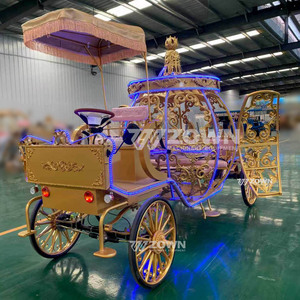 Chariot électrique orné doré en forme de citrouille avec intérieur rose pour les visites touristiques des châteaux et parcs - Product Image 3