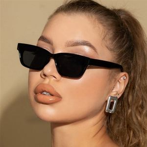 Gafas de Sol Cuadradas Pequeñas con Logotipo Personalizado 2022, Elegantes y Modernas, con Degradado de Color, Protección UV400, para Mujer - Product Image 4