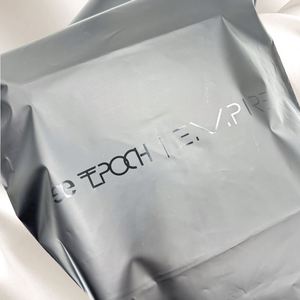 Sacs noirs imperméables biodégradables et compostables de haute qualité avec logo personnalisé pour vêtements, chaussettes, chaussures et fourrures - Product Image 4