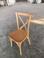 Chaises empilables en bois naturel à dossier croisé pour événements, location en gros, pour banquets et mariages