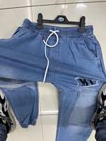 Vente en gros d'usine, nouveaux jeans skinny déchirés en denim de printemps pour hommes, coton/polyester, surplus de stock, liquidation