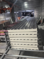 Panneaux de toiture sandwich modernes de 45 mm/65 mm à économie d'énergie pour les projets de construction écologique
