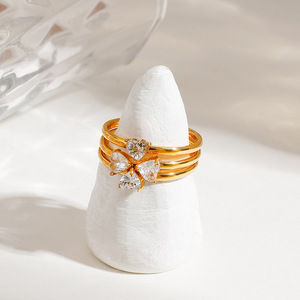 Anello con Quadrifoglio e Diamante, Set di 3 Anelli a Forma di Cuore e Fiore, Gioielli in Acciaio Inossidabile Placcato Oro Antiossidante - Product Image 5