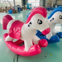Cheval gonflable drôle hermétique de PVC de jeu gonflable mignon de tour avec deux enfants