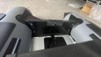 Bateau à moteur gonflable avec plancher en aluminium