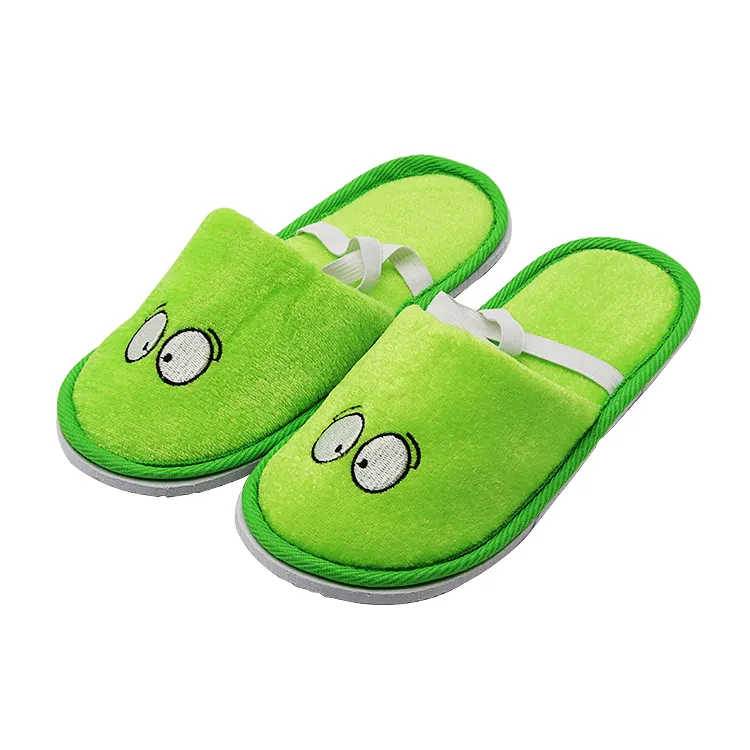 UG sevimli yeşil çocuk çocuk özelleştirilmiş işlemeli Logo toptan kapalı ayak elastik bant tasarımı kış otel tek kullanımlık terlik