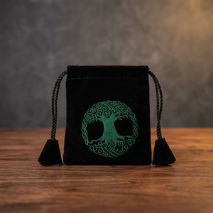 Pochette à cordon en velours noir réutilisable avec motif brodé vert et impression - Product Image 3