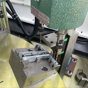 Machine de perçage et de taraudage rotative entièrement automatique avec alimentateur vibrant, perçage personnalisé non standard pour pièces de quincaillerie - Product Image 6