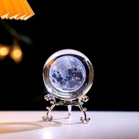 Support triangulaire moderne et minimaliste en métal pour boule de cristal chinoise avec base Nuage Auspicieux, pour présentation dans le salon, en pierre, vente en gros
