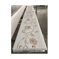 Nuevas Placas de Techo de PVC Modernas con Diseño de Tiras, Resistentes al Fuego, Impermeables, con Características Antihumedad e Insonorizantes