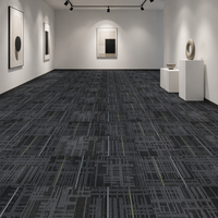 Dalles de moquette PP 50x50 à boucles multi-niveaux, noir/gris, en polypropylène, pour bureaux et espaces commerciaux – Fabricant