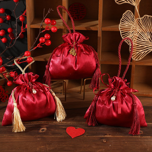 Sacs cadeaux en satin de style chinois 16x16 cm avec cordon et pompons pour emballage de bonbons et d'œufs de mariage - Product Image 2