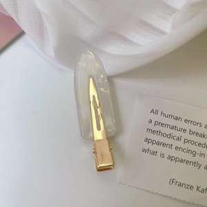 Horquilla de moda simple, pequeña pinza acrílica fresca para el cabello sin costuras - Product Image 4