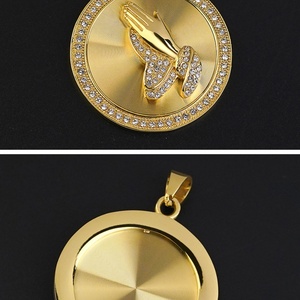 Colliers pendentifs main en prière en acier inoxydable plaqué or 18 carats avec pavé de cristaux, accessoires pour la fabrication de bijoux pour fournisseurs - Product Image 5