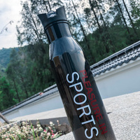 Bouteille d'eau écologique de 700 ml pour le sport, le cyclisme, le VTT, avec paille intégrée pour le camping et les excursions