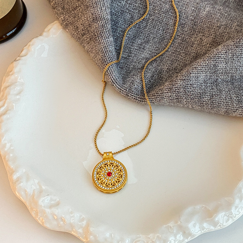 943 Metal Chain Red Compass