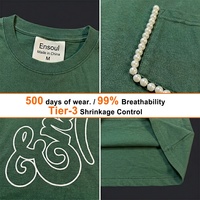 Maßgefertigtes Gewaschenes Grünes T-Shirt mit Handgefertigter Perlenverzierter Tasche und Schriftzug-Logo-Druck Übergroßes Streetwear Casual Herren-T-Shirt