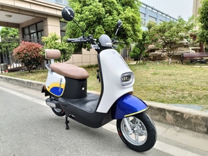 Motocicleta Scooter Fabricada en China, Venta al por Mayor, 48V/60V/72V, 1000W, Rápida, para 2 Personas, Modelo GW-V8 - Product Image 4