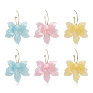 Brincos de Argola Boêmios Elegantes com Design de Flor em Acrílico e Banho de Ouro para Mulheres em Casamentos - Product Image 1