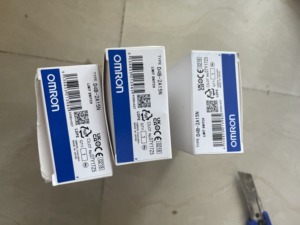 ลิมิตสวิตช์ Omron รุ่น D4B-2A15N ของแท้ใหม่ 100% - Product Image 1