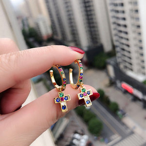 Foxi <span class=keywords><strong>Jewelry</strong></span> <span class=keywords><strong>Stock</strong></span> Envío rápido Rainbow Zircon Fashion Cuff Pendientes con colgante Cross Charm - Product Image 2