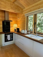 Frais de conception pour villa de luxe en bois à deux étages, sur mesure, à montage rapide, type chalet en pin, pour complexe hôtelier, maison d'hôtes de jardin, OEM ODM