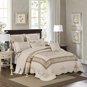 Set Copriletto in Puro Cotone di Alta Qualità, Moderno, per Tutte le Stagioni, Doppio Lato Ricamato, 200TC, Lavabile, con Motivo Floreale - Product Image 1