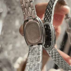 Reloj de Lujo Avanzado con Movimiento de Cuarzo Preciso, Correa de Acero Inoxidable, Resistente al Agua, Esfera de Nácar, Longines - Product Image 3