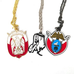 Venta al por mayor chapado en oro <span class=keywords><strong>DUBAI</strong></span> Logo broche UAE Falcon joyería collar Metal esmalte suave 1971 UAE Zayed Collar para coche - Product Image 3