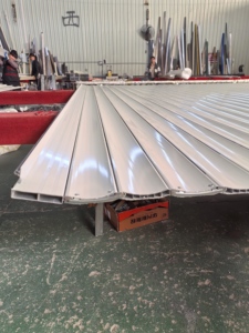 <span class=keywords><strong>Porte</strong></span> <span class=keywords><strong>de</strong></span> <span class=keywords><strong>garage</strong></span> à enroulement automatique en aluminium isolée thermiquement, <span class=keywords><strong>porte</strong></span> à enroulement <span class=keywords><strong>motorisée</strong></span> silencieuse en mousse PU pour villa <span class=keywords><strong>de</strong></span> luxe - Product Image 5