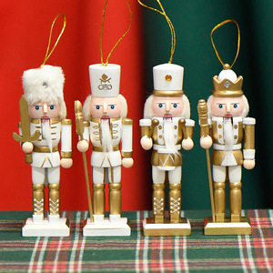 Casse-noix en bois peint en or de haute qualité, décoration de Noël à suspendre, décorations de Noël pour l'arbre de Noël, pour les fêtes - Product Image 1