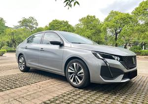 <span class=keywords><strong>Peugeot</strong></span> 408 Édition Latrille 2024 d'occasion avec avertisseur de pression des pneus, rétroviseurs rabattables électriquement, 3 modes de conduite, régulateur de vitesse - Product Image 4
