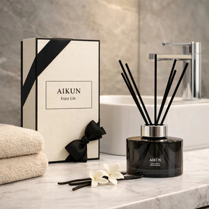 Diffuseur de parfum d'ambiance Aikun 150ml en verre foncé, sans alcool, au bois de santal, avec coffret personnalisé pour la maison - Product Image 1
