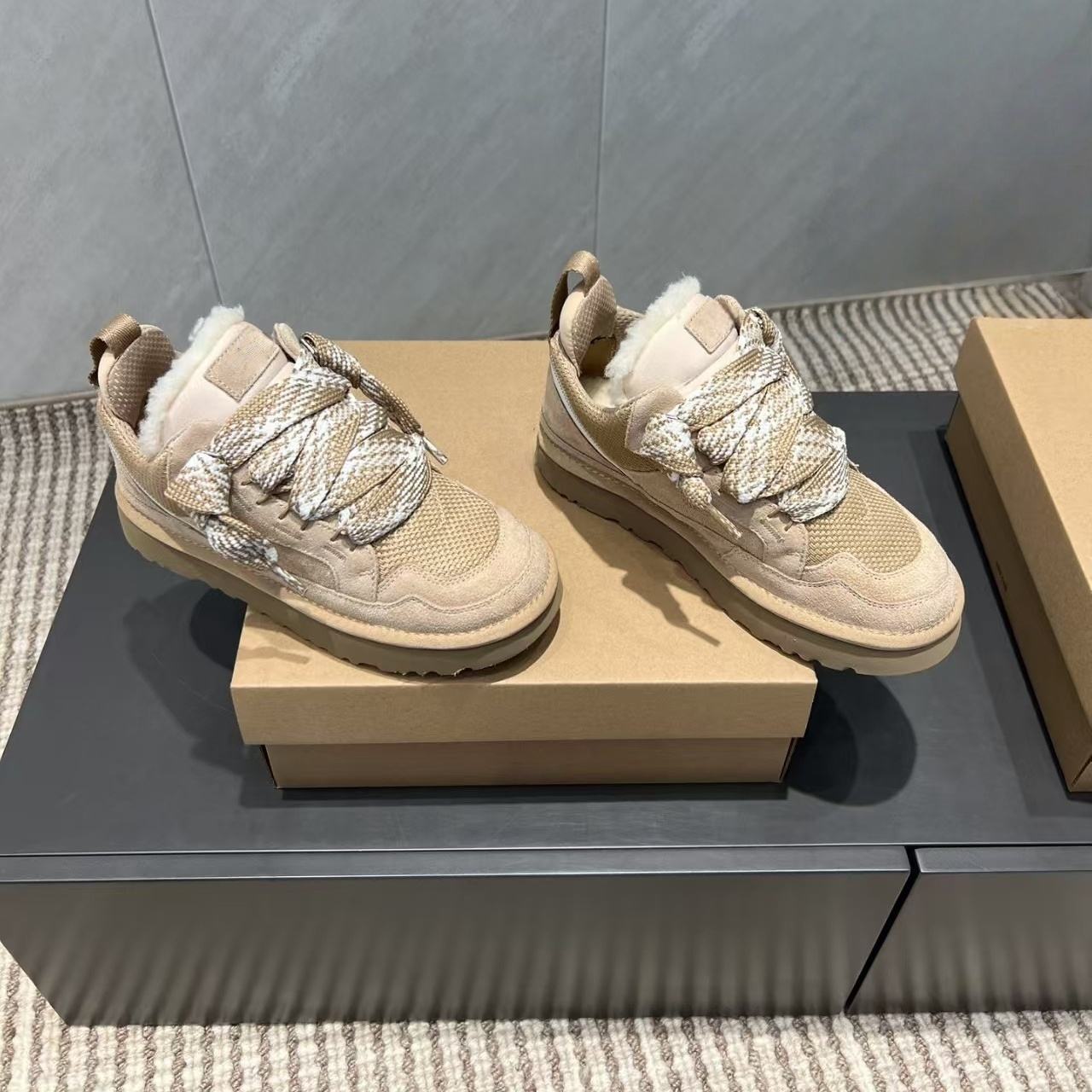 สีน้ำตาล