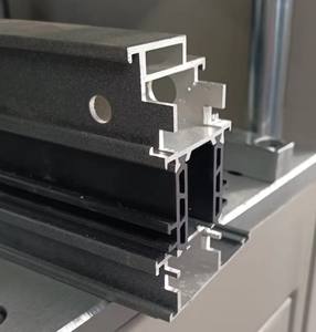 معدات معالجة أسطح الأبواب والنوافذ بنظام CNC مع شاشة كبيرة عالية الدقة، آلة تصنيع نوافذ الألمنيوم - Product Image 5
