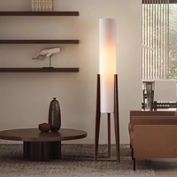 Lampadaire trépied moderne du milieu du siècle en noyer avec abat-jour blanc, vente en gros directe d'usine pour la décoration du salon et de la chambre