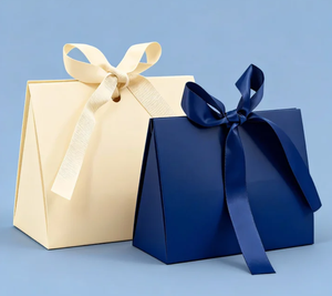 Minghong Wholesale Low Quantity Triangle <b>White</b> Paperboard Gift <b>Bag</b> with Custom Logo <b>Small</b> Featuring Ribbon Closure for Shopping - Product Image 3