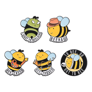 かわいい蜂英語の手紙ソフトエナメルピン漫画動物蜂ラペルバッジメタルブローチジュエリーピンバックパック服 - Product Image 1
