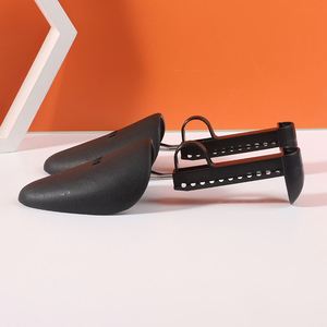 Embauchoirs en plastique ajustables avec logo personnalisé pour hommes/femmes, pour éviter le pliage et la déformation des chaussures - Product Image 4