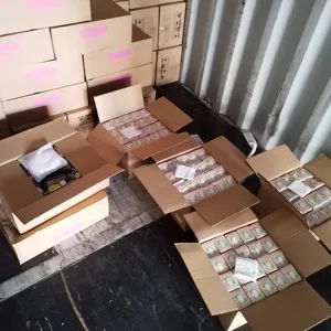 Servilletas sanitarias directamente de fábrica, muestra gratis, embalaje en caja de disfraces hecho en China